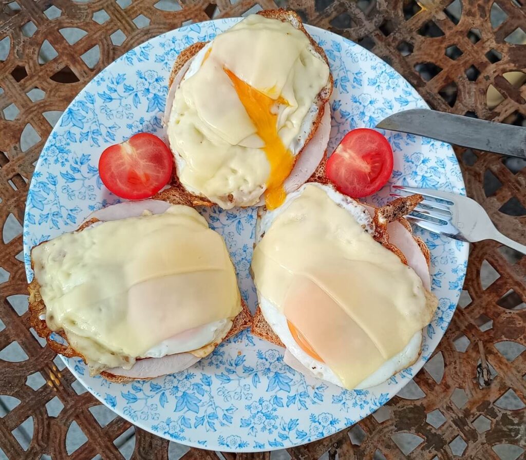 uitsmijters on a plate outside on a rusty table
